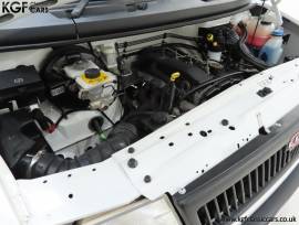 A LDV Convoy 17-Seat Hi-Roof Minibus, DAF White, £ 9,995