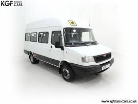 A LDV Convoy 17-Seat Hi-Roof Minibus, DAF White, £ 9,995