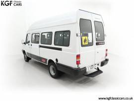 A LDV Convoy 17-Seat Hi-Roof Minibus, DAF White, £ 9,995