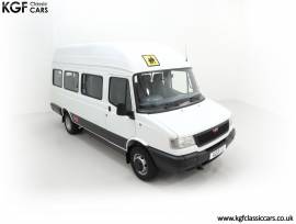 A LDV Convoy 17-Seat Hi-Roof Minibus, DAF White, £ 9,995