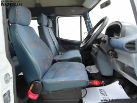 A LDV Convoy 17-Seat Hi-Roof Minibus, DAF White, £ 9,995