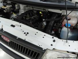 A LDV Convoy 17-Seat Hi-Roof Minibus, DAF White, £ 9,995