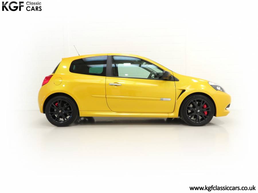 A Liquid Yellow Clio Renaultsport 200, Liquid Yellow, £ 16,995